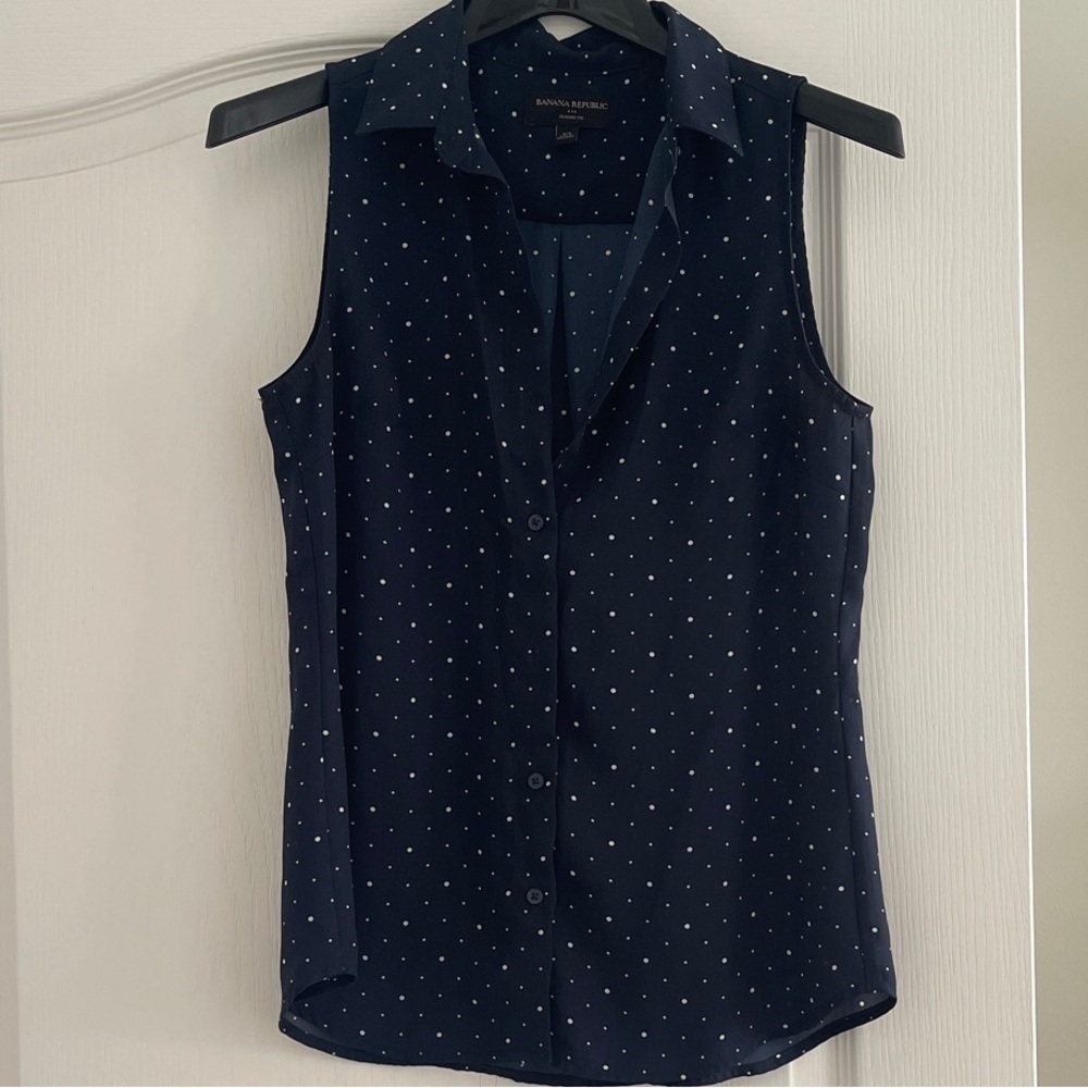 Banana Republic Dark Blue Sleeveless Blouse with Dots